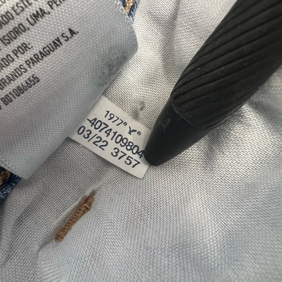 American Eagle Straight Mom High Rise Light Wash Blue Jeans Distressed Pockets 2 - Picture 16 of 16